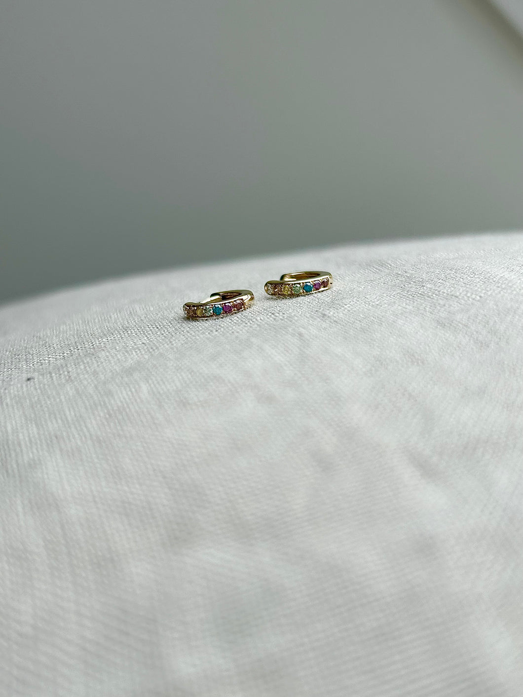 Mini Creoler med farvede diamanter